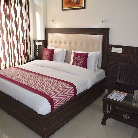 Oyo 10322 Hotel Raja Palace 达兰萨拉 外观 照片